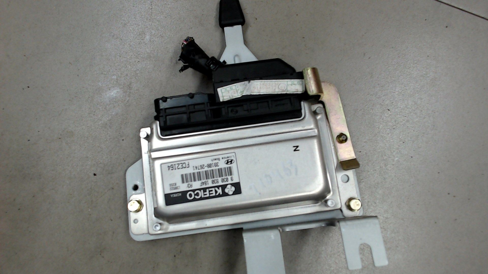 Блок ЭБУ HYUNDAI Matrix 9030930184F 39108-26741 3910826741 1352199ES